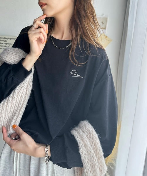 シンプルカジュアルを格上げ。綿100%ワンポイント胸刺繍シンプルロンTee ce1260187