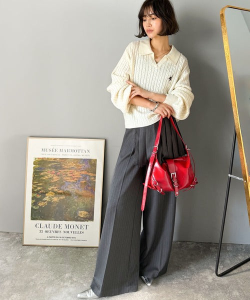 ”品よく華やぐ”。大人のマストバイニット。胸刺繍ケーブル編みポロ襟スキッパーニット ce1050308
