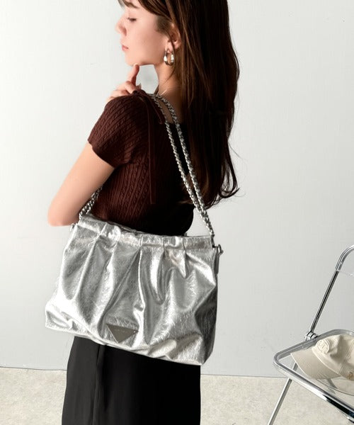 【mily bilet】洗練デザイン＆機能性。エンボス加工フェイクレザー2WAYショルダーバッグ mi1159047