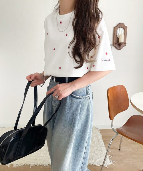 《JaVaジャバコラボ》春夏のカジュアルに、大人の“可愛い”をプラス。ミニハート刺繍Tシャツ（半袖） jv1010470