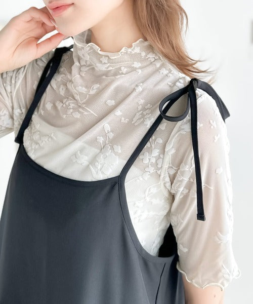 シンプルコーデに華やかさを添える。花柄フロッキーシアーハイネック半袖プルオーバー ce1010314