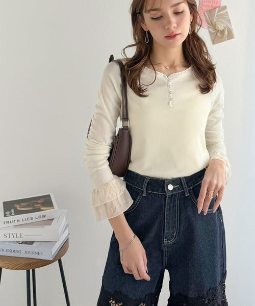 【mily bilet】大人フェミニンを叶える。袖フリルレースヘンリーネックトップス mi1359050