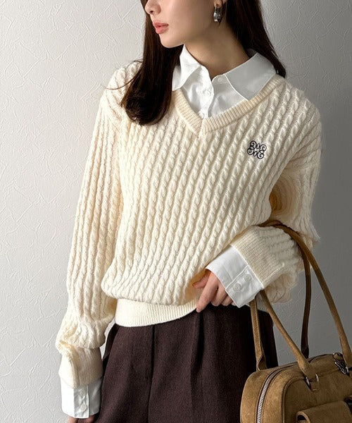 【mily bilet】一枚着るだけで、重ね着風。シャツレイヤード風ロゴ刺繍リブニットプルオーバー（長袖） mi1029172