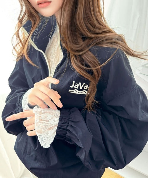 《JaVa ジャバコラボ》レトロで小粋な配色。胸刺繍入り配色ナイロンハーフジップ jv1110085