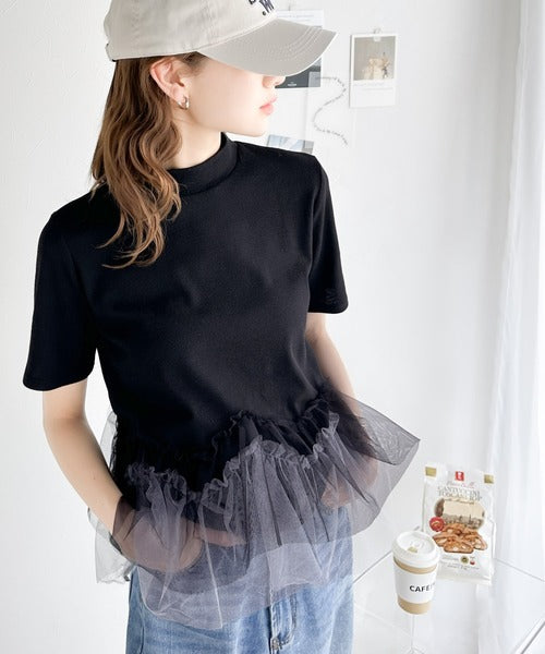 甘さの中にカジュアル要素も取り入れた1枚。チュールフリルモックネックTシャツ ce1010304