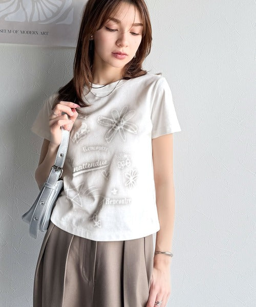 【mily bilet】大人可愛い最旬プリント柄。スプレーライクプリントコンパクトTシャツ（半袖） mi1329024