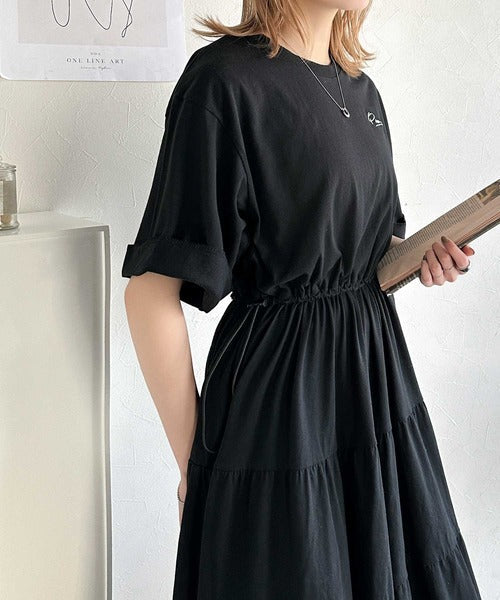 女性らしさを引き立てるデザインが魅力。胸刺繍ドロストティアードワンピース ce1260391