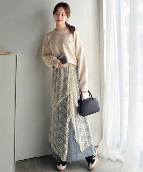スウェットライクで”魅せる”大人のリラクシーな1枚。胸元サインロゴ刺繍入りニット ce1260482