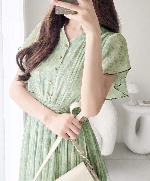 【mily bilet】水彩調の花柄が目を惹く、大人の袖フリルプリーツワンピース（半袖） mi1139116