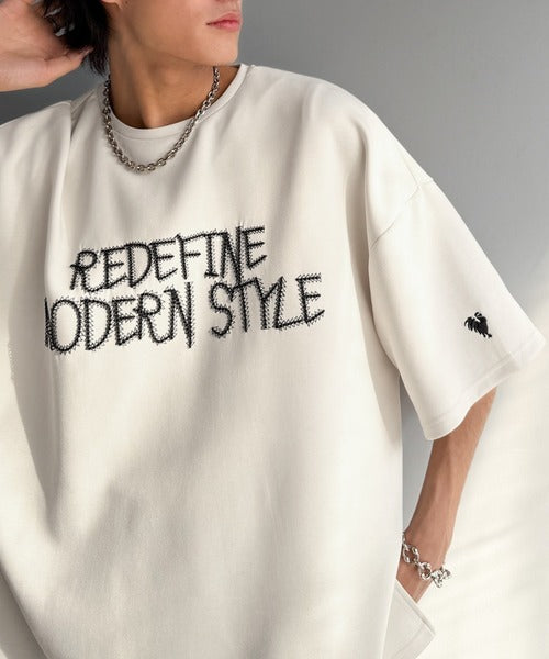 刺繍もシルエットもまるで3Dな主役級アイテム！立体刺繍ドレープダンボールTシャツ／3D Embroidered Draped Double-Knit T-Shirt co1010048