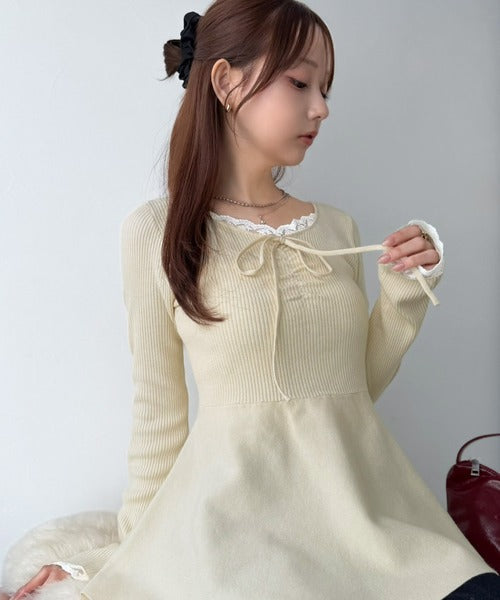 【mily bilet】甘さをひとさじ、華やぐ大人ガーリー。レースレイヤード風ギャザーリボンペプラムニット（長袖） mi1359060