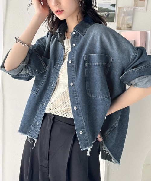 トレンド感満載！大人の抜け感を演出するヴィンテージライクデニムクロップドシャツ（長袖） ce1070126