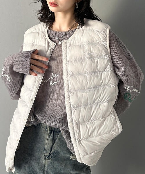 軽やかで女性らしく。胸刺繍スーパーライト中綿ダウンベスト ce1260254