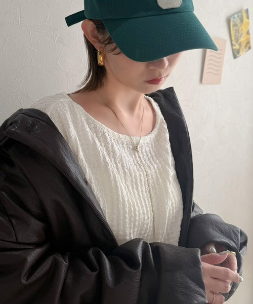 きらめき×立体感で、シンプルコーデを今っぽく。ラメ入りジャガード素材サイド切り替えプルオーバー（長袖） ce1350028