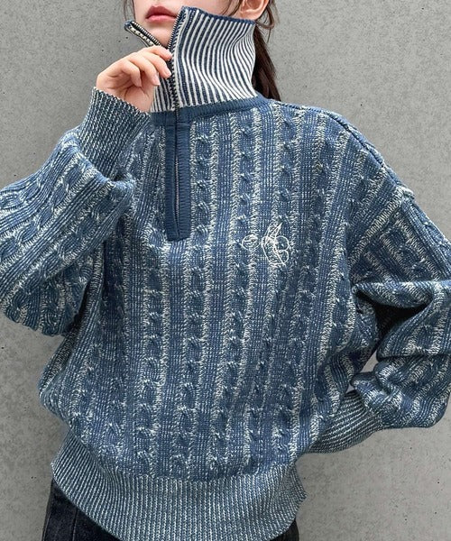 【mily bilet】コーデの主役を飾る。クロップド丈配色ケーブル編み胸刺繍ハーフジップニット mi1029063
