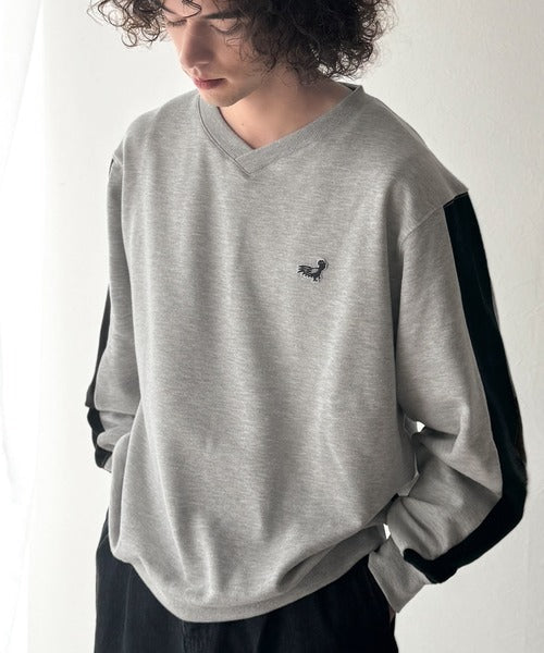 【Classical Origin】「個性をアクセントに。」袖ライン配色Vネックスウェットトレーナー（長袖）／Color Blocked Sleeves V-Neck Sweat Trainer co1150044