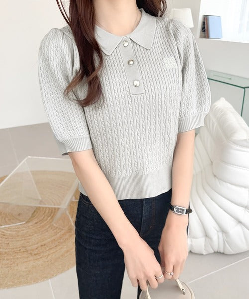 【mily bilet】きちんと上品大人キュート。胸刺繍ケーブルニットパフスリーブポロシャツ(半袖) mi1029096