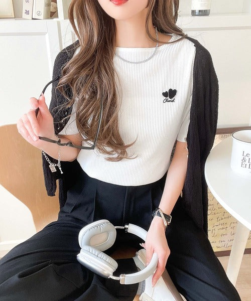 胸元にキュン。ハートサガラ刺繍テレコリブ素材ボートネックTシャツ（半袖） ce1330019