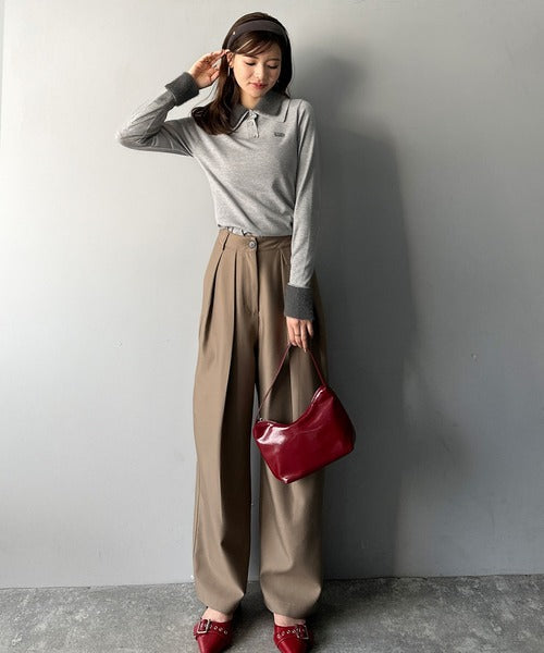 【mily bilet】上品とカジュアルを叶える、大人コーデが即完成。ファー使いダブル襟ロゴプレートニットポロ(長袖) mi1029150
