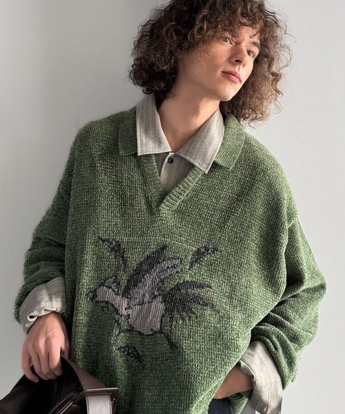 【Classical Origin】「個性で遊ぶ。」モール糸使いルースター柄襟付きVネックセーター／Chenille Yarn Rooster Motif Collared V-Neck Sweater co1150075
