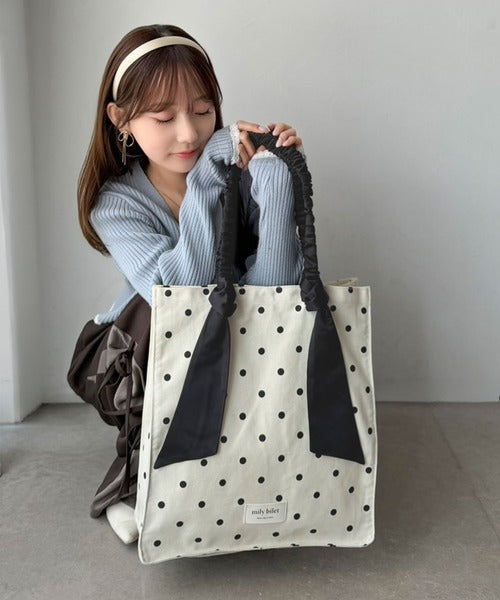 【mily bilet】こんなの待ってた！毎日のお供にも、推し活にも♪ドット柄サテンシュシュハンドルトート mi1079003