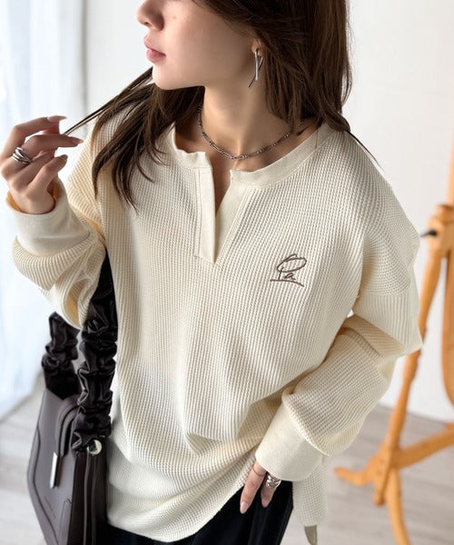 洒落感アップのこなれT。胸刺繍ワッフルオーバーサイズキーネックロンT（長袖） ce1260496