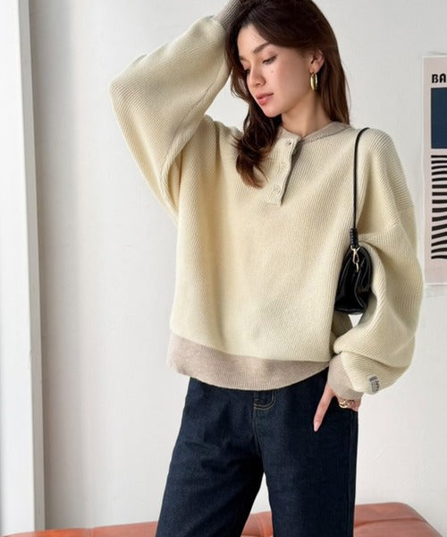 《JaVaジャバコラボ》ふっくら、袖たっぽり。ワッフル編みヘンリーネックオーバーサイズ配色ニット jv1350022