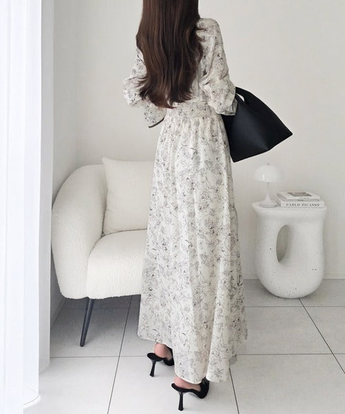 【mily bilet】着るだけで華やぐ、大人可愛い花柄ワンピース。キャンディスリーブプリーツワンピース (ロング丈) mi1139120