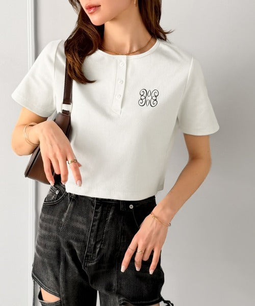 【mily bilet】シンプルを可愛く、今っぽく♪ロゴ刺繍ヘンリーネッククロップドテレコリブ半袖カットソー（ショート丈） mi0789014