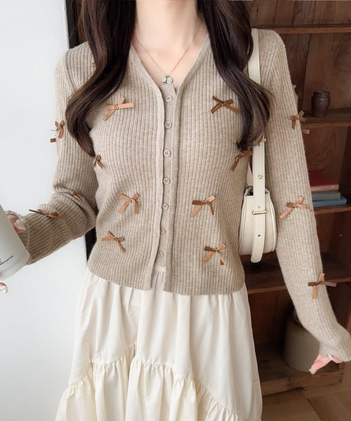 【mily bilet】程よい甘さで大人フェミニン。リボン使いVネックカーディガン mi1029083