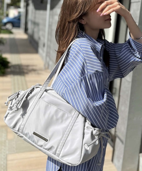 軽い・入る・かわいい。三拍子そろった万能バッグ。ロゴプレート使いリボンミニボストンバッグ ce1179062