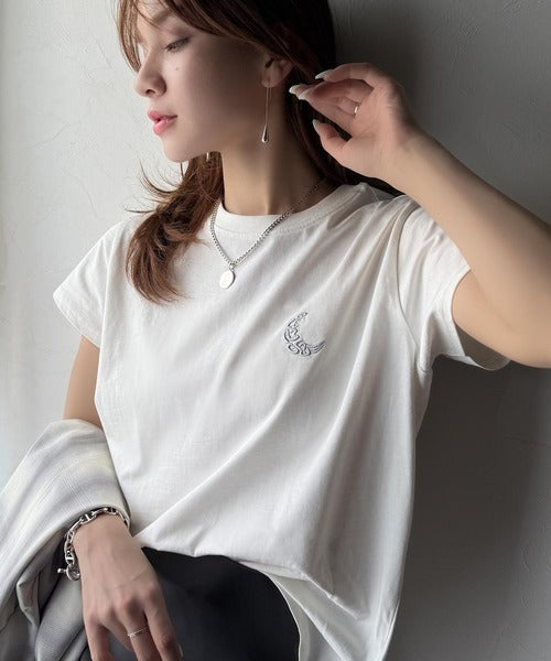 【sustaina+】オーガニックコットン100%。胸元ラメ糸ワンポイント刺繍 無地＆ボーダー柄Tシャツ（半袖） ce1260397