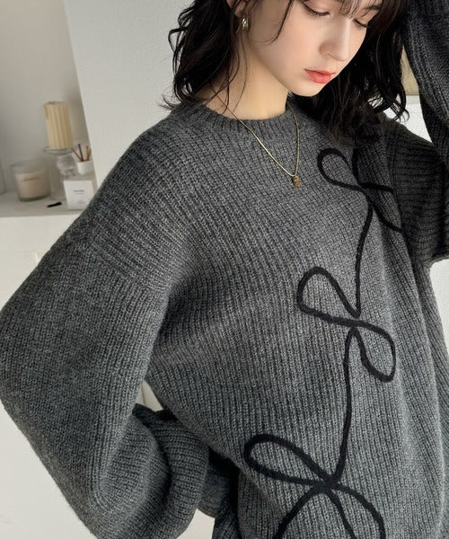 【mily bilet】ほどよい甘さで存在感漂う♪リボンコード刺繍畦編みニットプルオーバーニット mi1149063