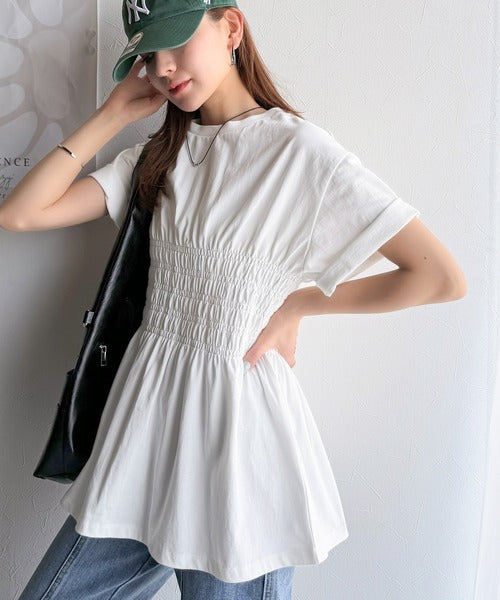 ふわっと広がるAラインで魅せる。シャーリングデザインTシャツ（半袖） ce1050298