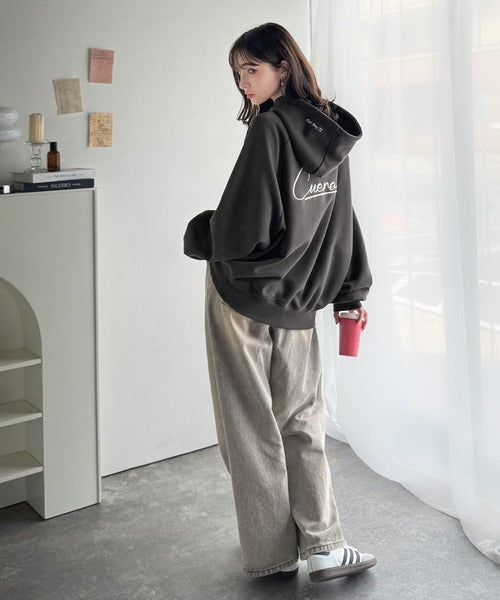 《JaVaジャバコラボ》デイリーもお出かけも、ゆるっと可愛く決まる♪バック刺繍裏起毛パーカー(長袖) jv1330044