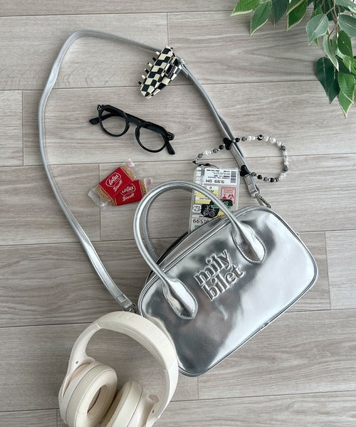 【mily bilet】ヘビロテしたい主役級バッグ。エナメルライクエコレザーエンブレムミニボストンバッグ mi1159026