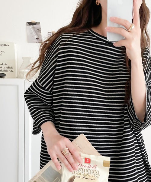 甘めもカジュアルも着こなせる定番item。サイドスリットボーダー半袖Tシャツ ce1020151