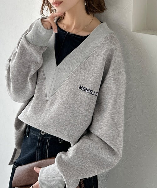 抜け感と上品さを両立。深めのネックで小顔見え♪ 胸刺繍Vネックダンボールニットトップス（長袖） ce1110130