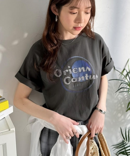 《JaVaジャバコラボ》遊びと余裕をこの1枚で。コットン100％コンパクトグラフィックロゴTEE（半袖） jv1050367