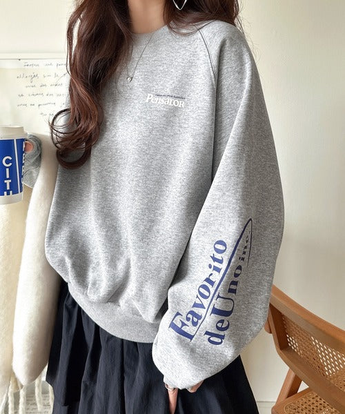 《Javaジャバコラボ》抜け感纏い、センスで遊ぶ。ロゴ袖刺繍＆グラフィック裏起毛プルオーバー jv1050328
