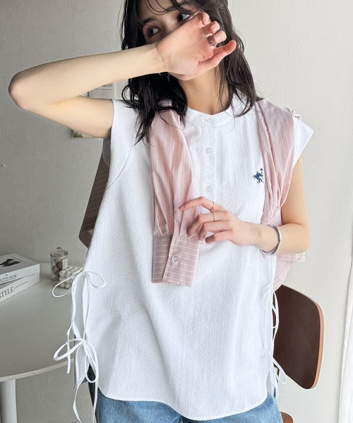 爽やかで品のある。サイドダブルリボンワンポイント刺繍サッカー素材フレンチスリーブトップス ce1260346