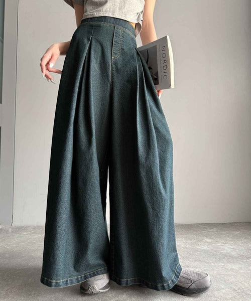 こなれ度アップのヴィンテージ風。変形タック使いワイドデニムパンツ ce0940245