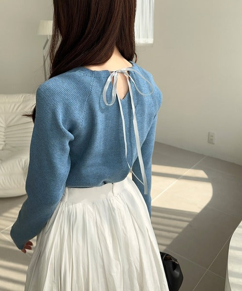 【mily bilet】程よい甘さと女性らしさを演出。テープリボン使い胸刺繍ニットプルオーバー mi1029082