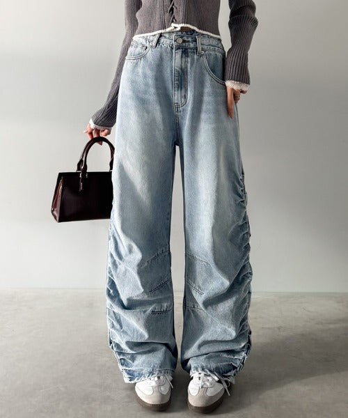 【mily bilet】「あのデニム、超かわいい…！」街で振り返られるトレンドデザイン。サイドギャザーウエストアシメデザインデニムパンツ mi0909021