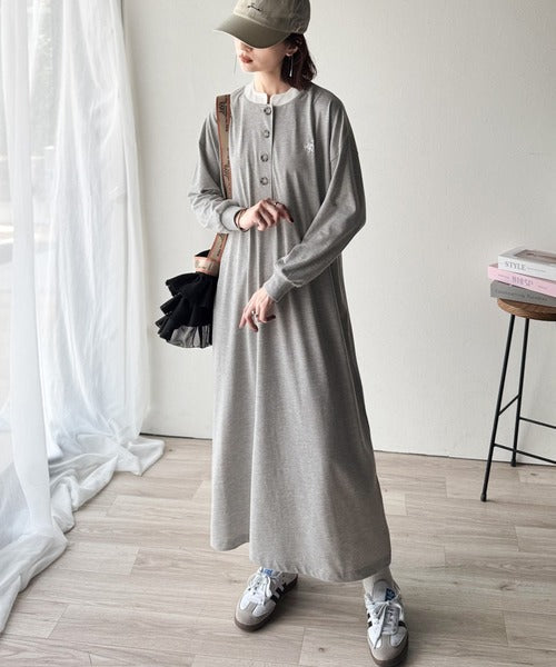 大人リラクシーで抜け感を。胸刺繍配色デザインヘンリーネックロングワンピース（長袖） ce1020323