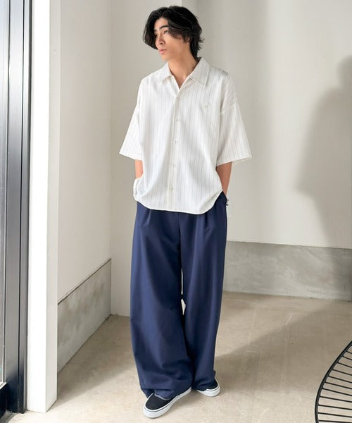 《JaVaジャバコラボ》羽織りとしても重宝する、汎用性の高さが魅力！刺繍入り ヘリンボーン織ストライプ柄 オーバーサイズ半袖シャツ jo1010044