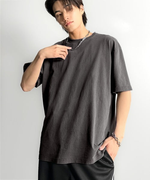 「1着でキマる。」ピグメント加工マットグラフィック柄Tシャツ / Pigment-Washed Matte Graphic T-Shirt co1150028