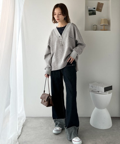 抜け感と上品さを両立。深めのネックで小顔見え♪ 胸刺繍Vネックダンボールニットトップス（長袖） ce1110130