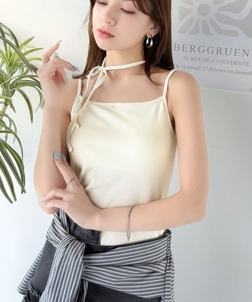 【mily bilet】オールシーズンの必需品！カップ付きホルターネック風ストラップキャミソール mi1019086
