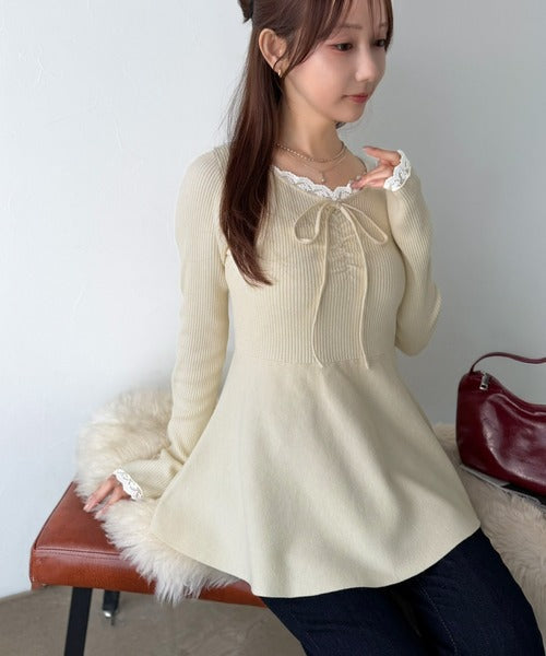 【mily bilet】甘さをひとさじ、華やぐ大人ガーリー。レースレイヤード風ギャザーリボンペプラムニット（長袖） mi1359060